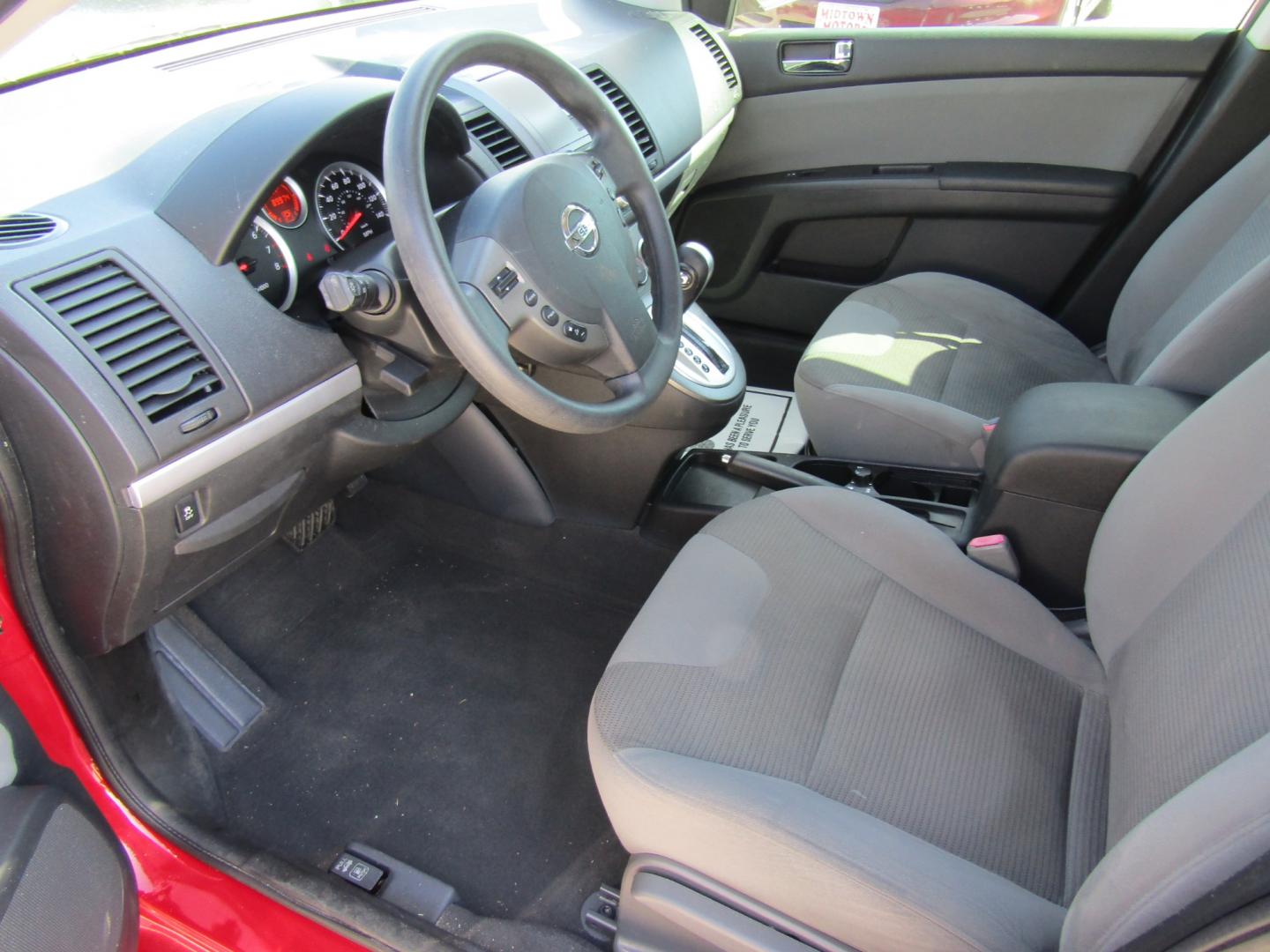 2012 Red /Gray Nissan Sentra 2.0 (3N1AB6AP4CL) with an 2.0L L4 DOHC 16V engine, Automatic transmission, located at 15016 S Hwy 231, Midland City, AL, 36350, (334) 983-3001, 31.306210, -85.495277 - Photo#3